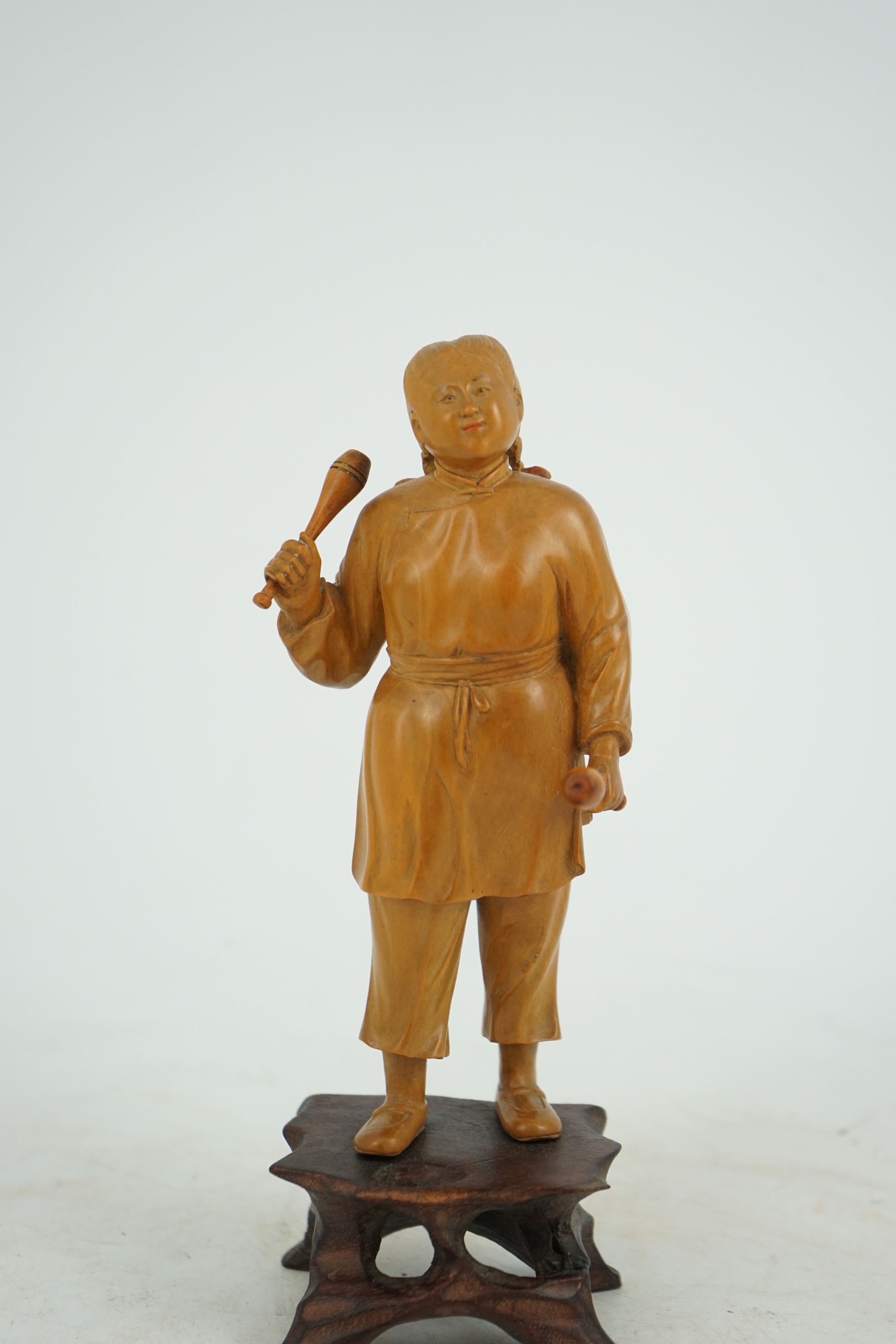 A Chinese boxwood figure of a female juggler, attributed to Zhu Zichang (1876-1934), Republic period